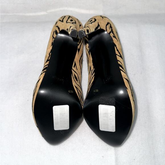BCBGeneration Parade2 Women’s Platform Pumps size 9 suede Tribal Print black tan - Picture 10 of 10